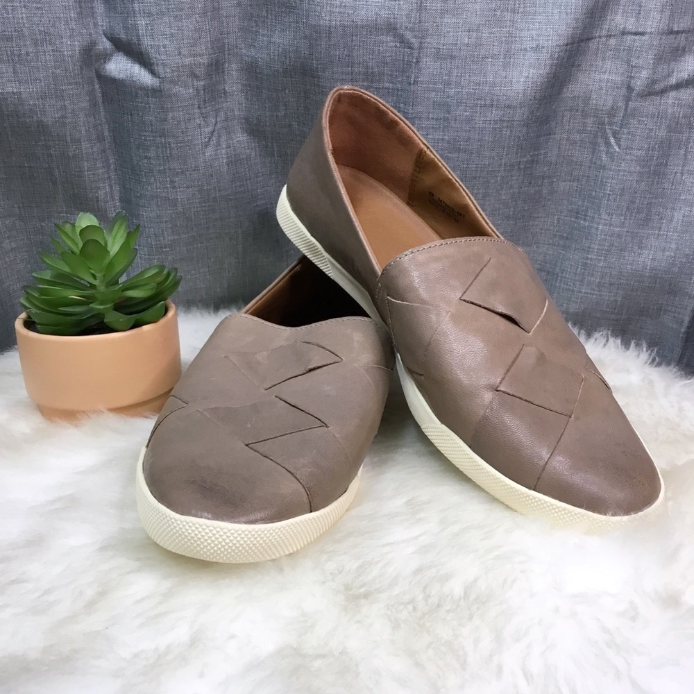 Frye Crisscross Flats